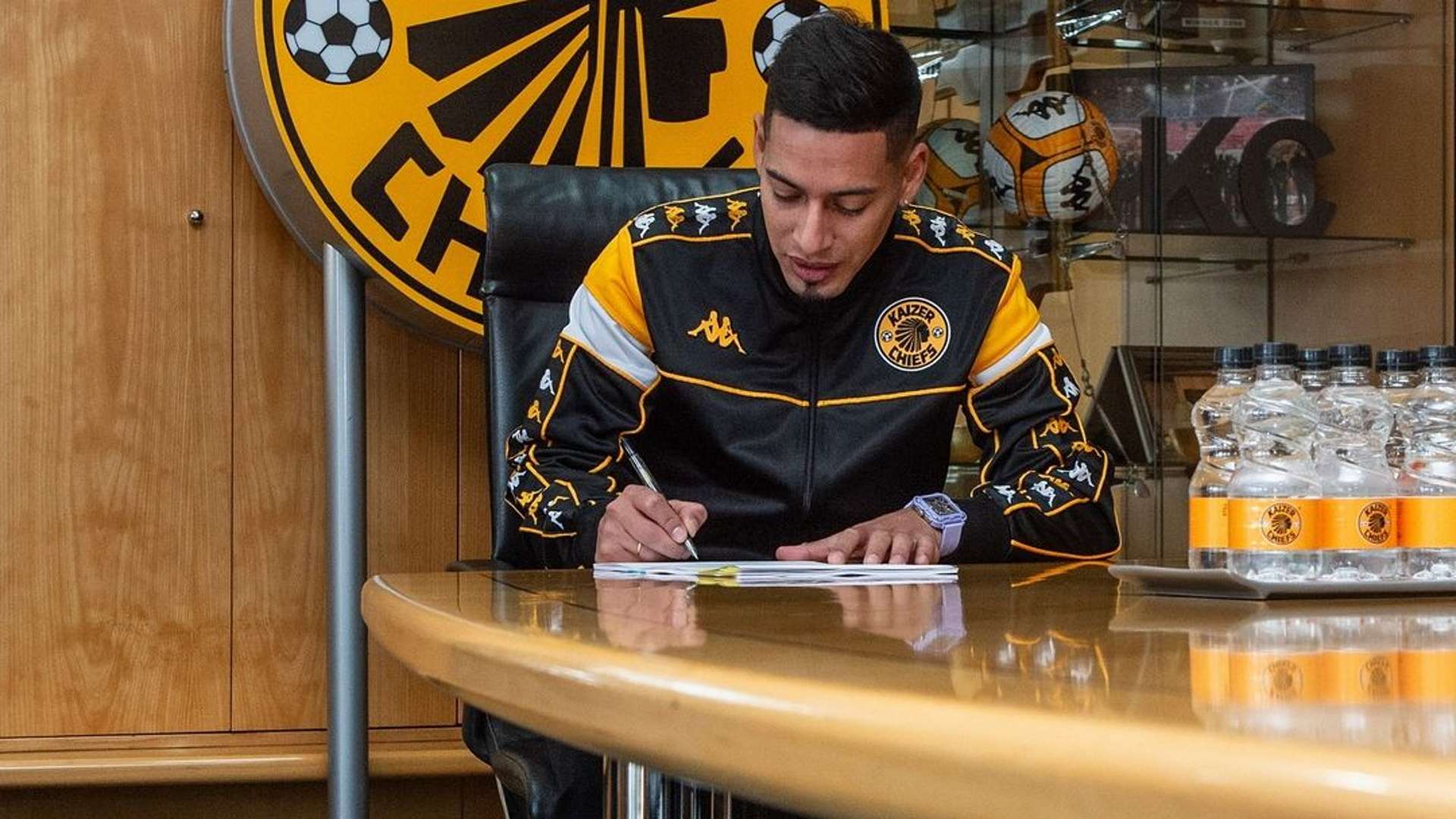 Kaizer Chiefs explain why they signed 33-year-old Gaston Sirino after Uruguayan attacker was dumped by Mamelodi Sundowns | Goal.com South Africa