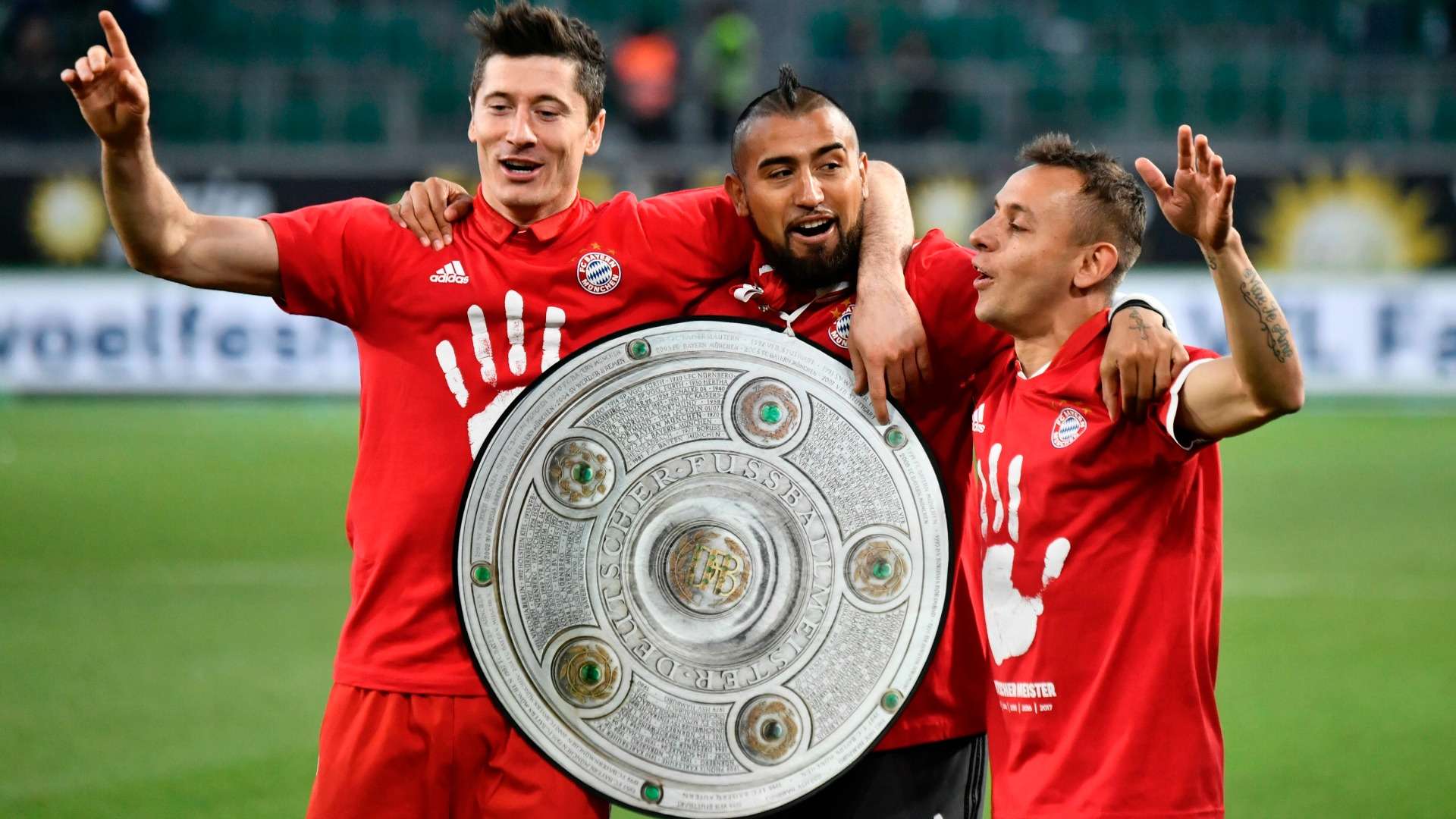 Arturo Vidal Rafinha Robert Lewandowski Bayern champion 290417