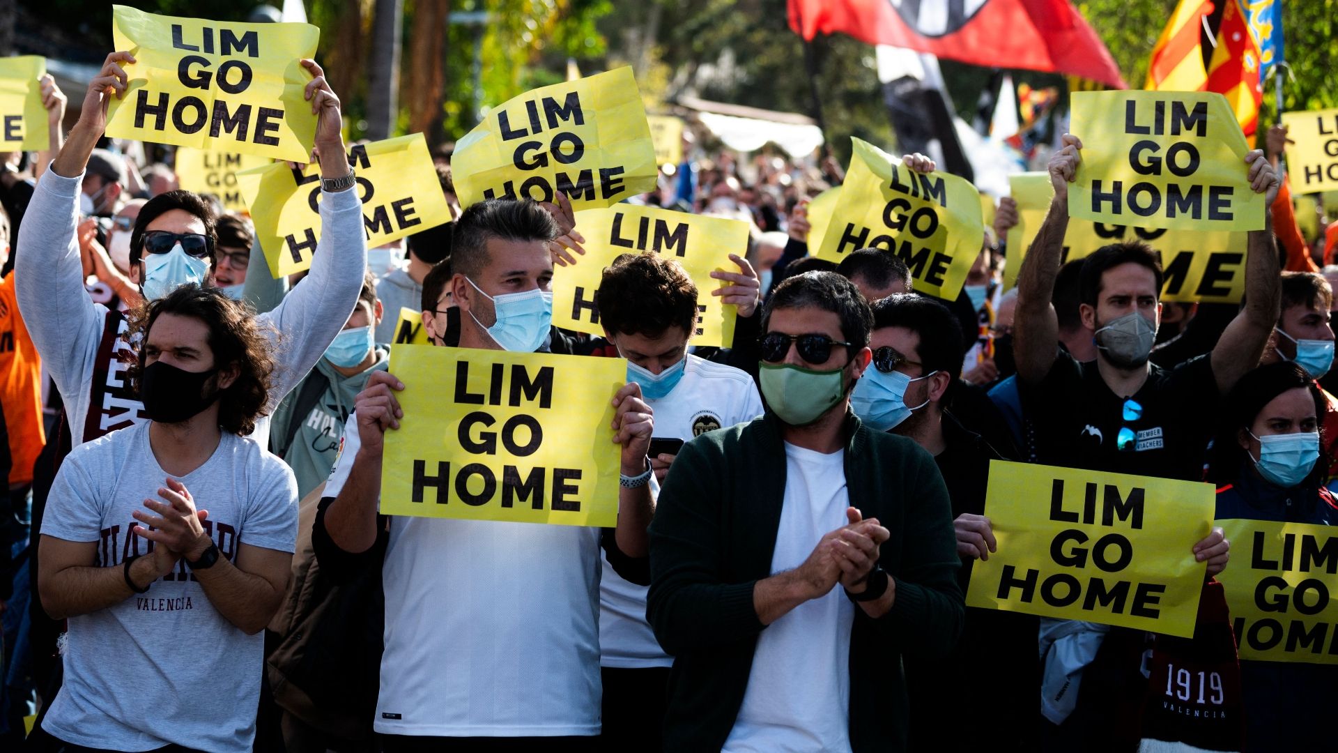 Valencia fans agains Peter Lim management