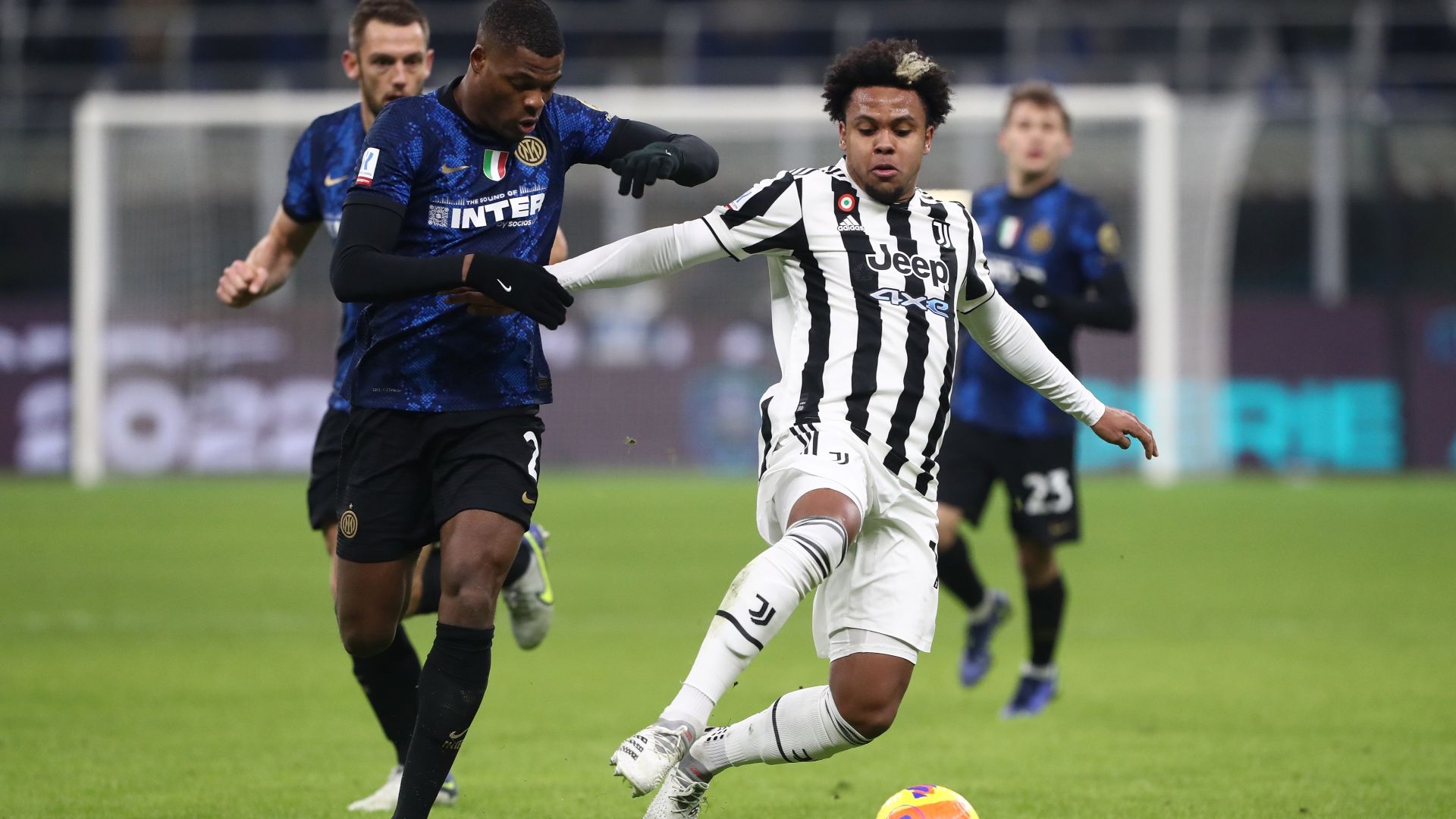 120122 Inter Juventus Weston McKennie Denzel Dumfries
