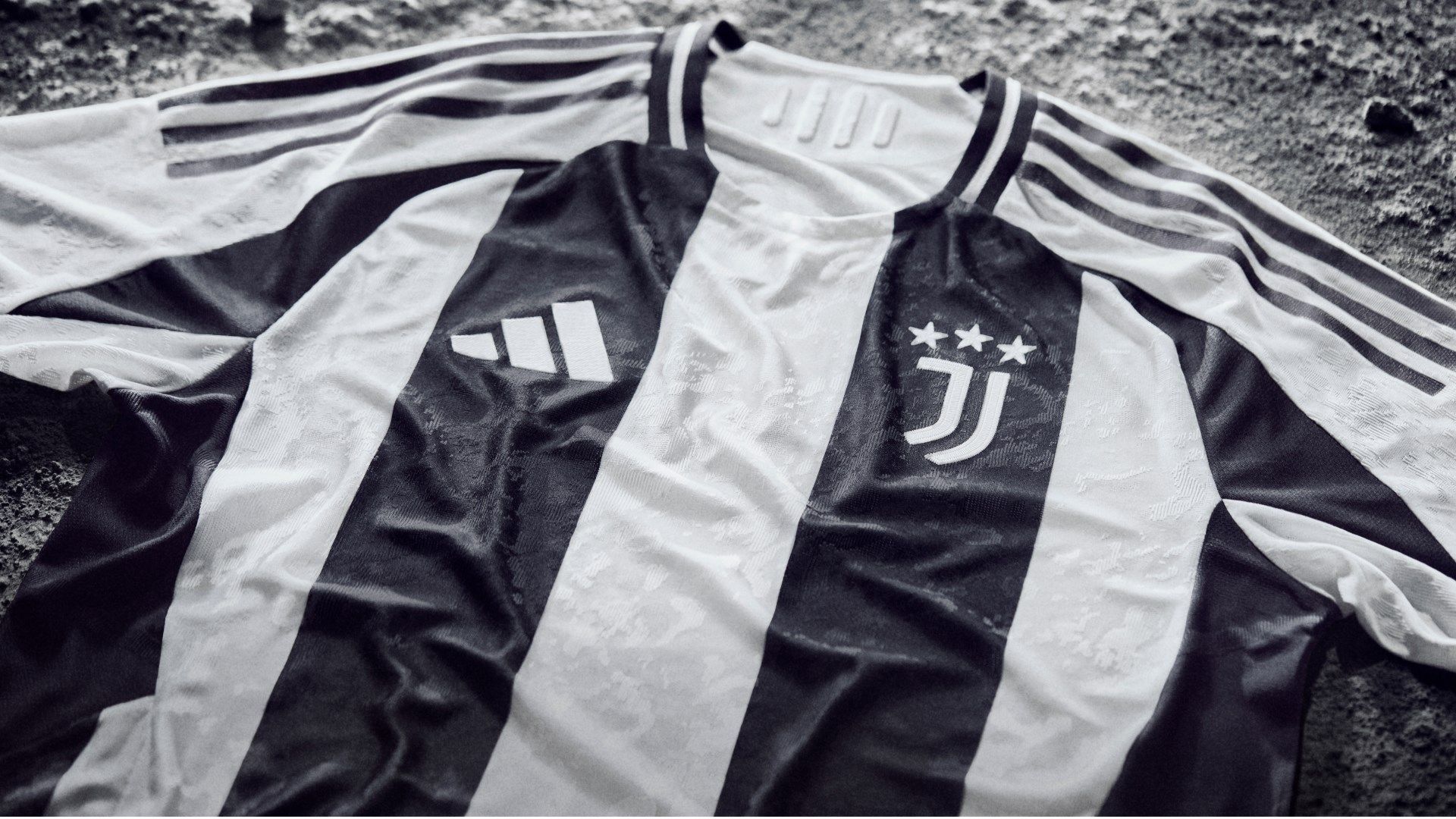 Juventus 2024-25 home kit