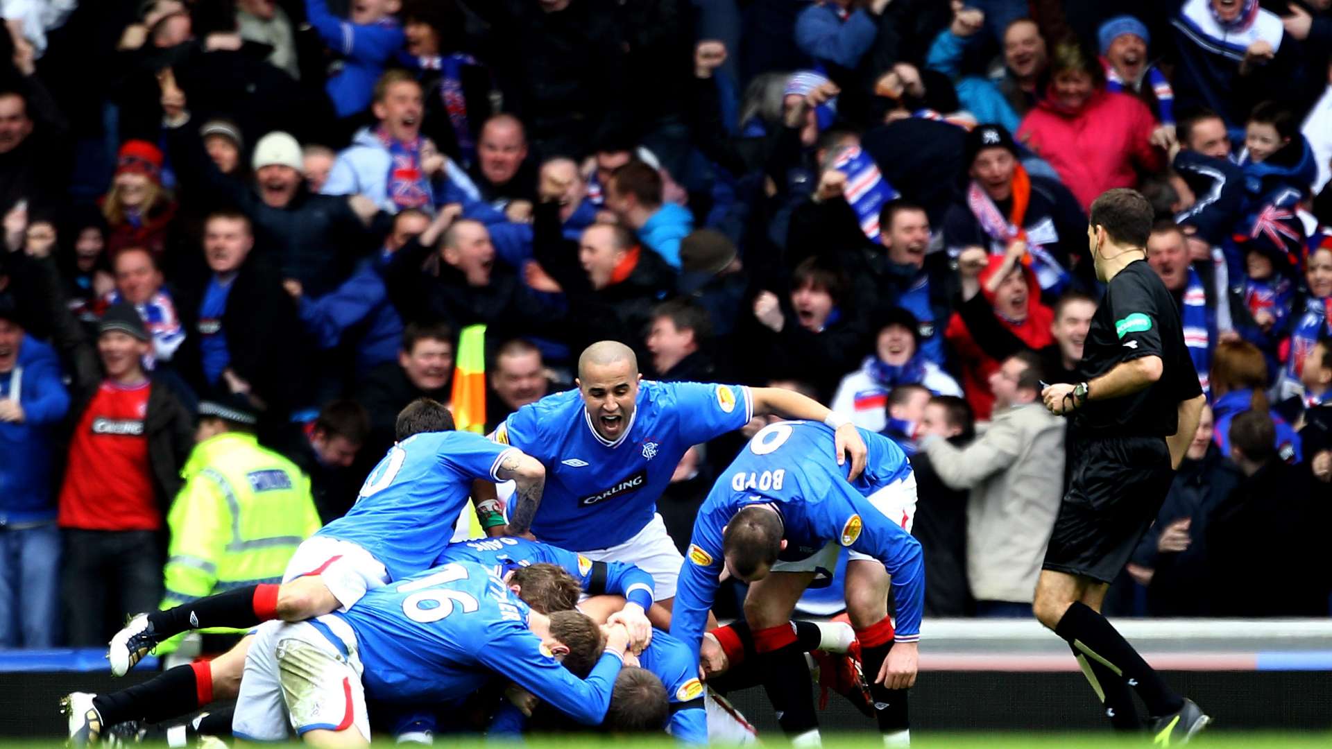 Maurice Edu Rangers Celtic 2010