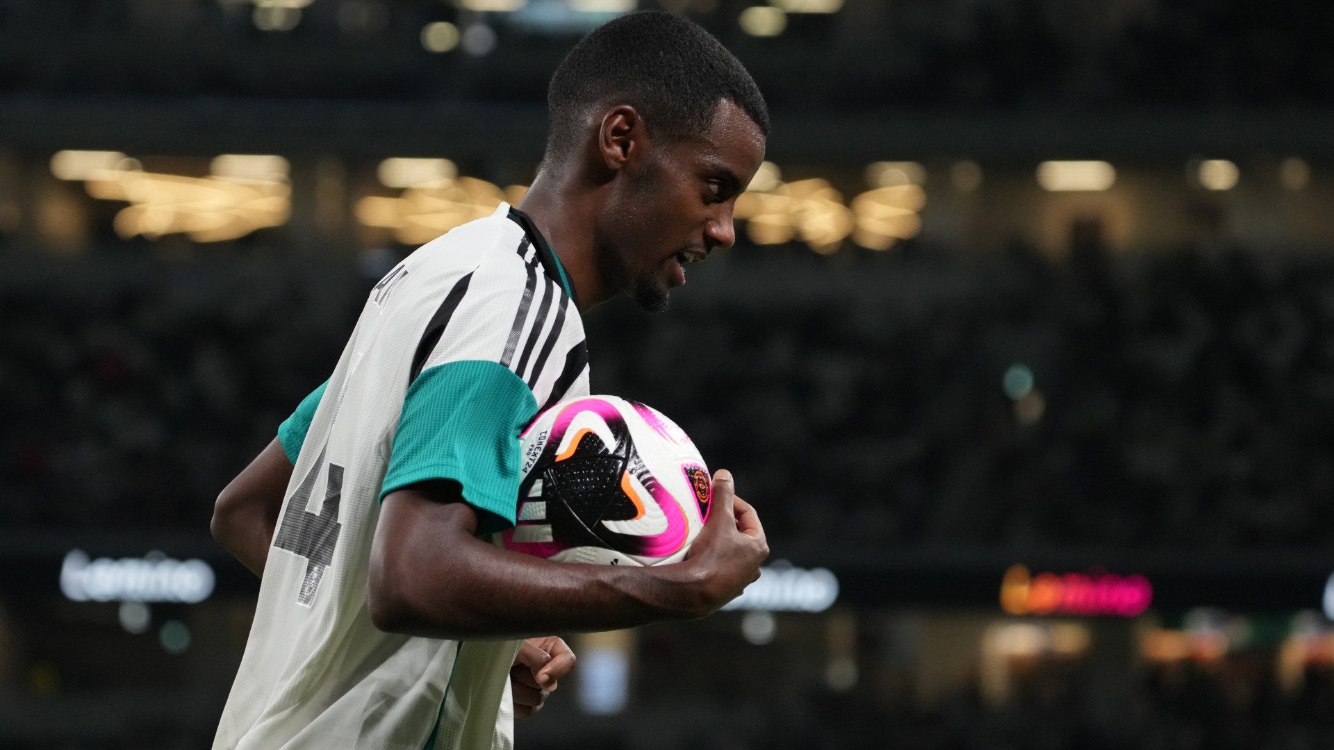 Alexander Isak Newcastle 2024-25