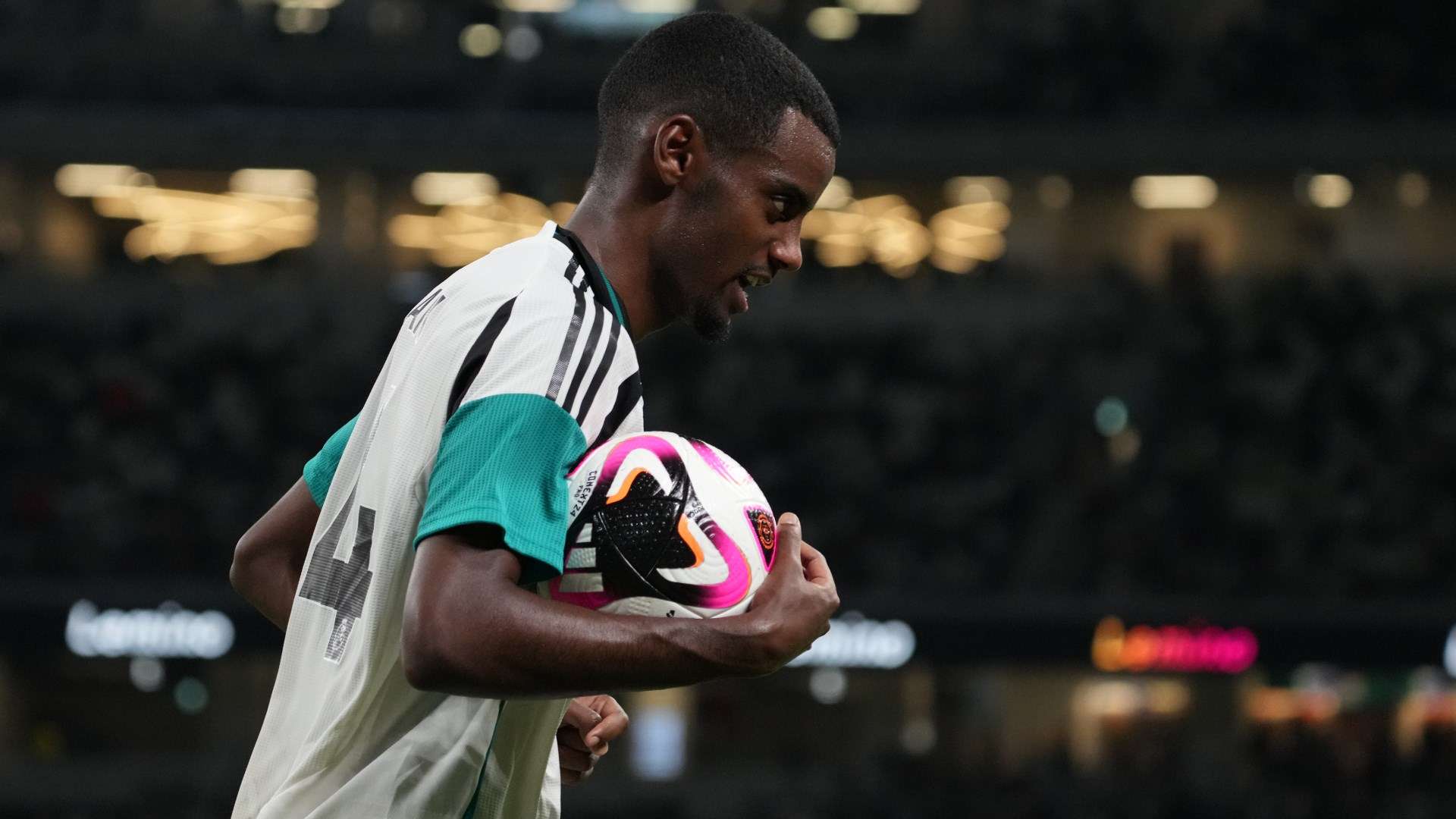 Alexander Isak Newcastle 2024-25