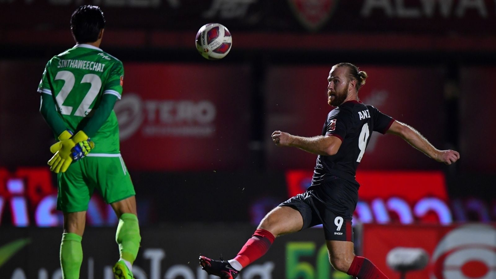 โปลิศ เทโร - เมืองทอง