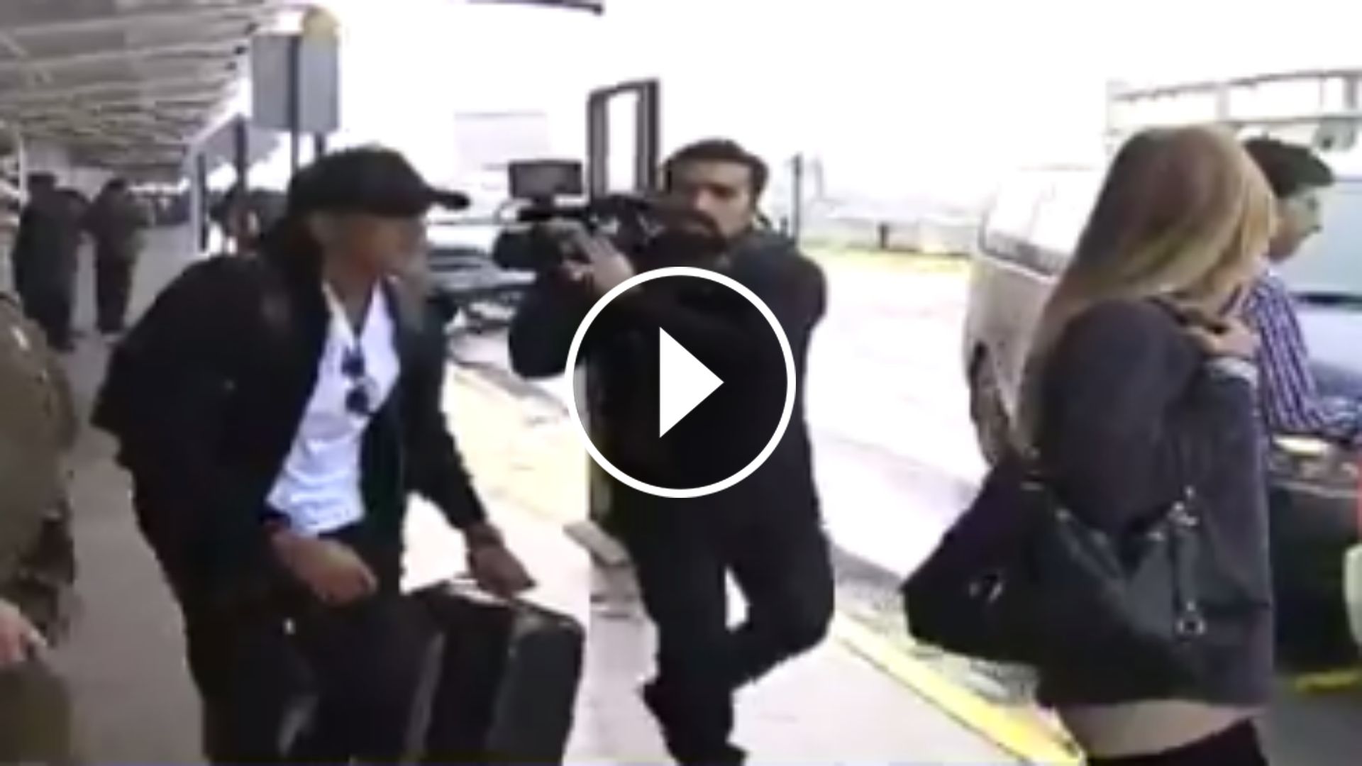 play Alexis y novia regresan a Chile. 13072017