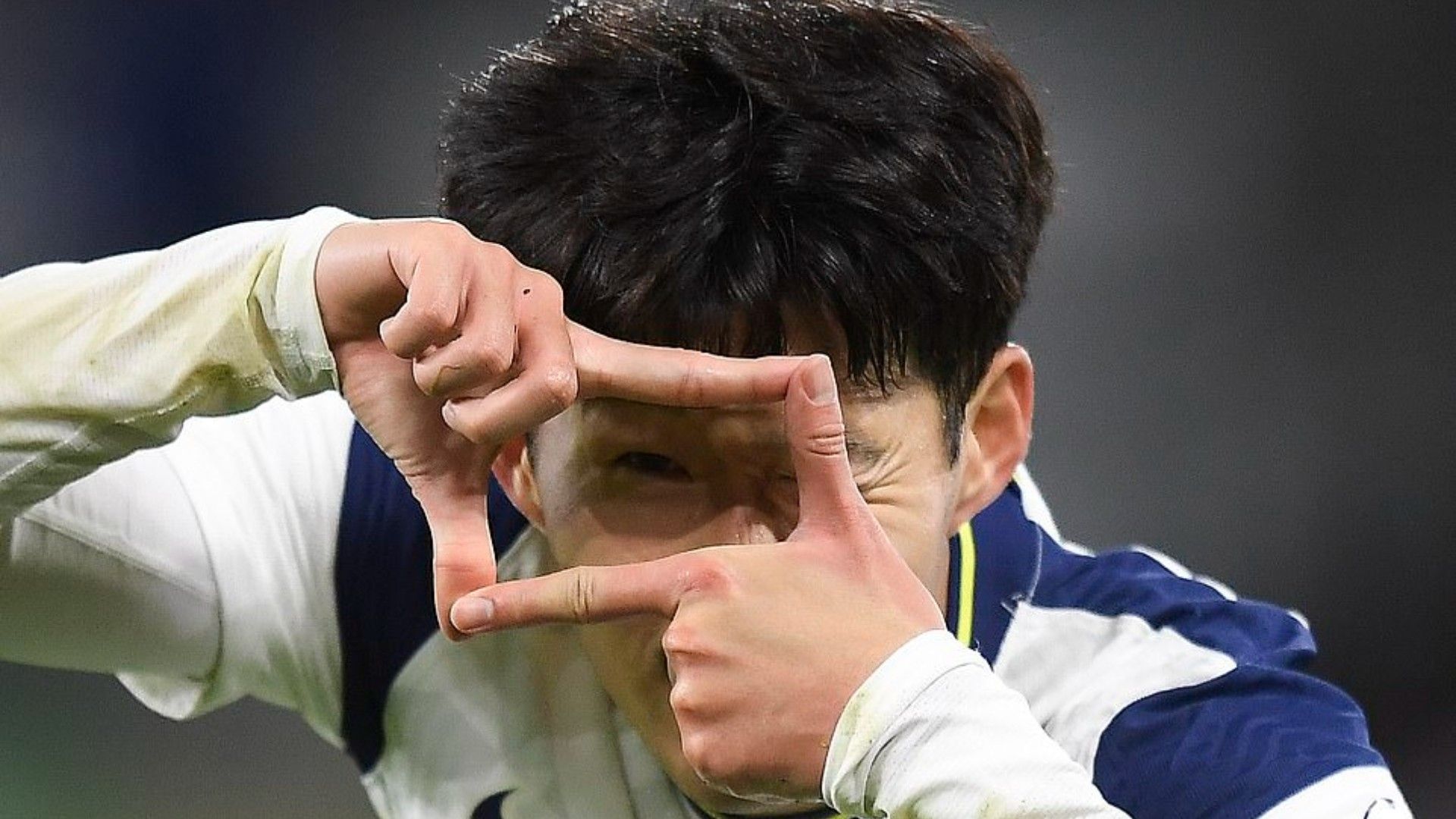 Son Heung-Min festejando con los Spurs