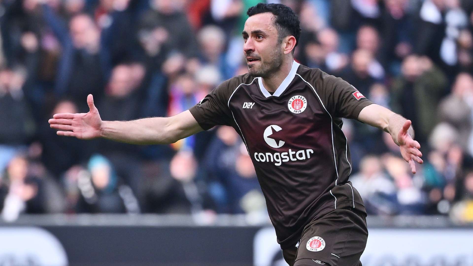 Manolis Saliakas of FC St. Pauli celebrates scoring
