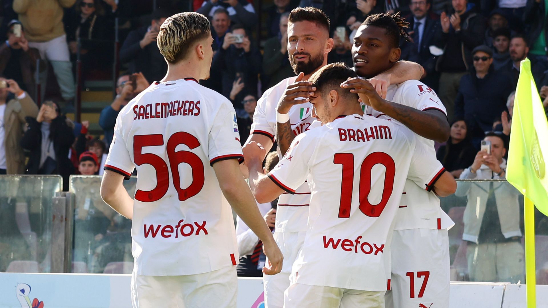 Milan player celebrating Salernitana Milan Serie A