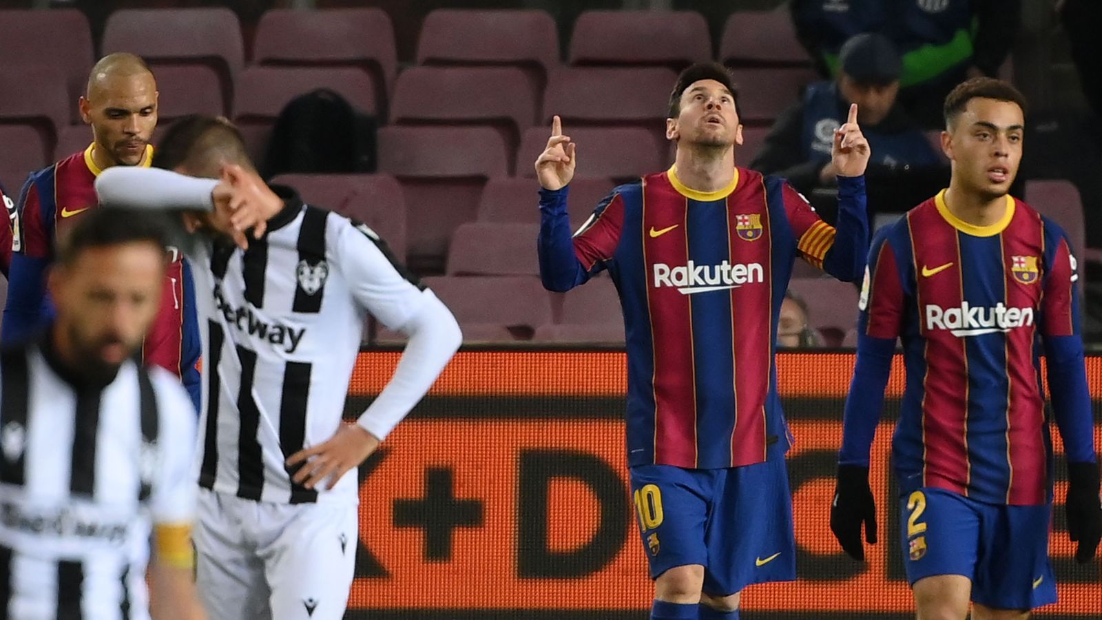 barcelona levante leo messi sergiño dest martin braithwaite