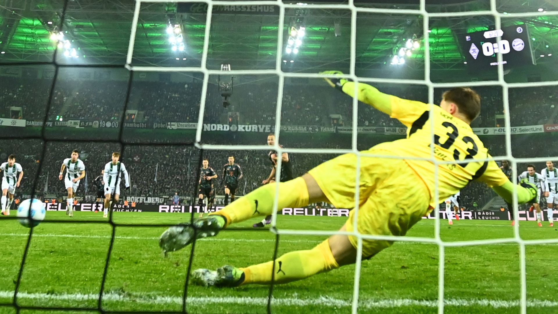 Harry Kane Bayern Munich penalty 2024-25