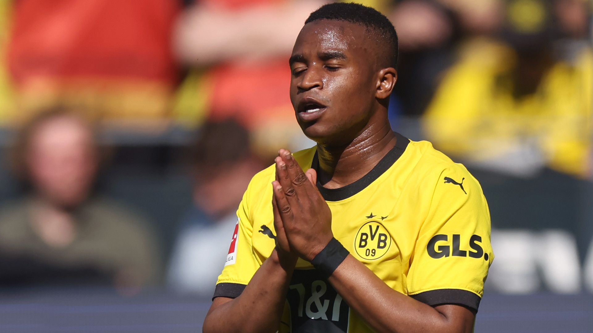 YOUSSOUFA MOUKOKO BORUSSIA DORTMUND