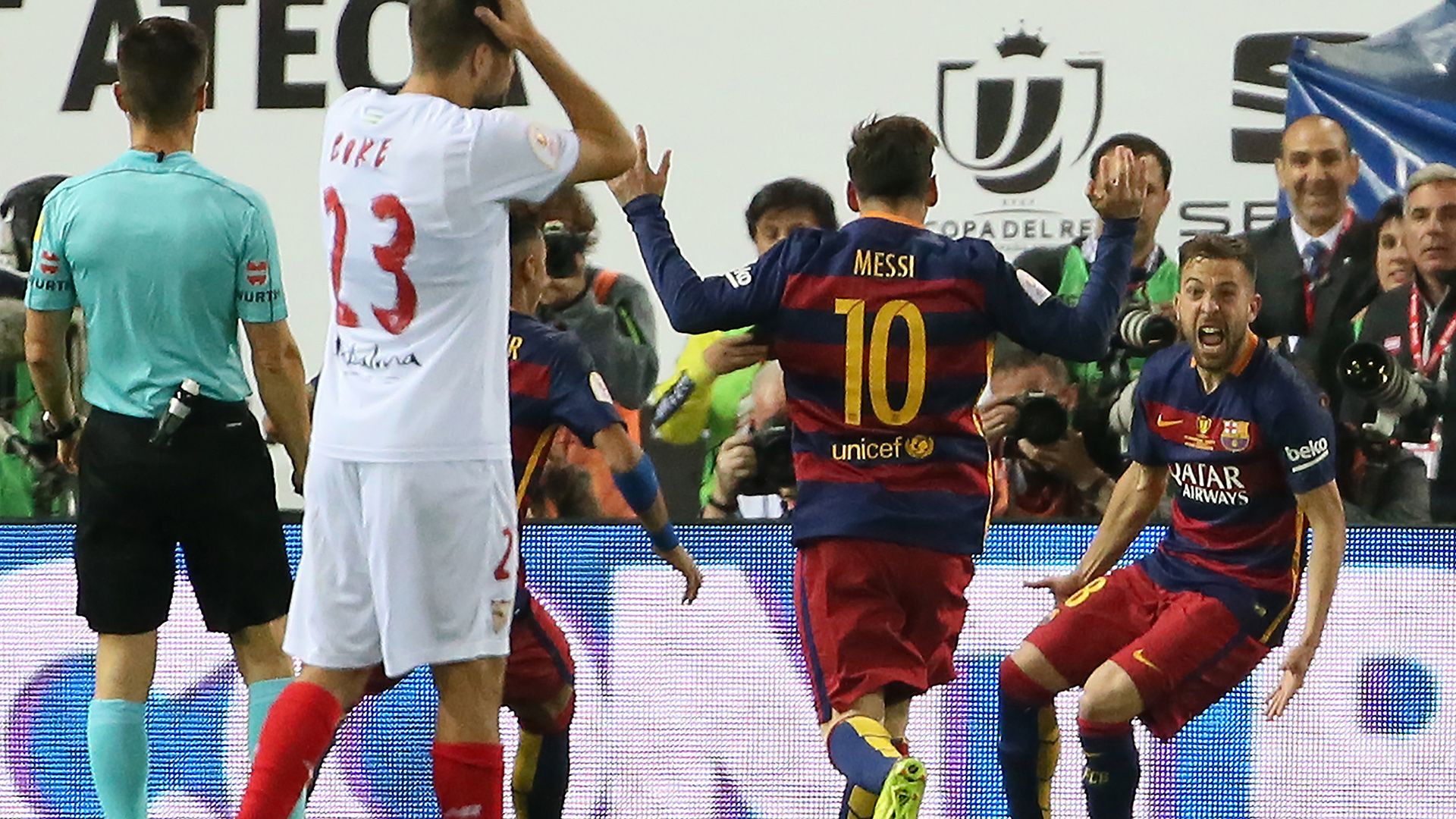 Messi Jordi Alba Barcelona Sevilla 22052016