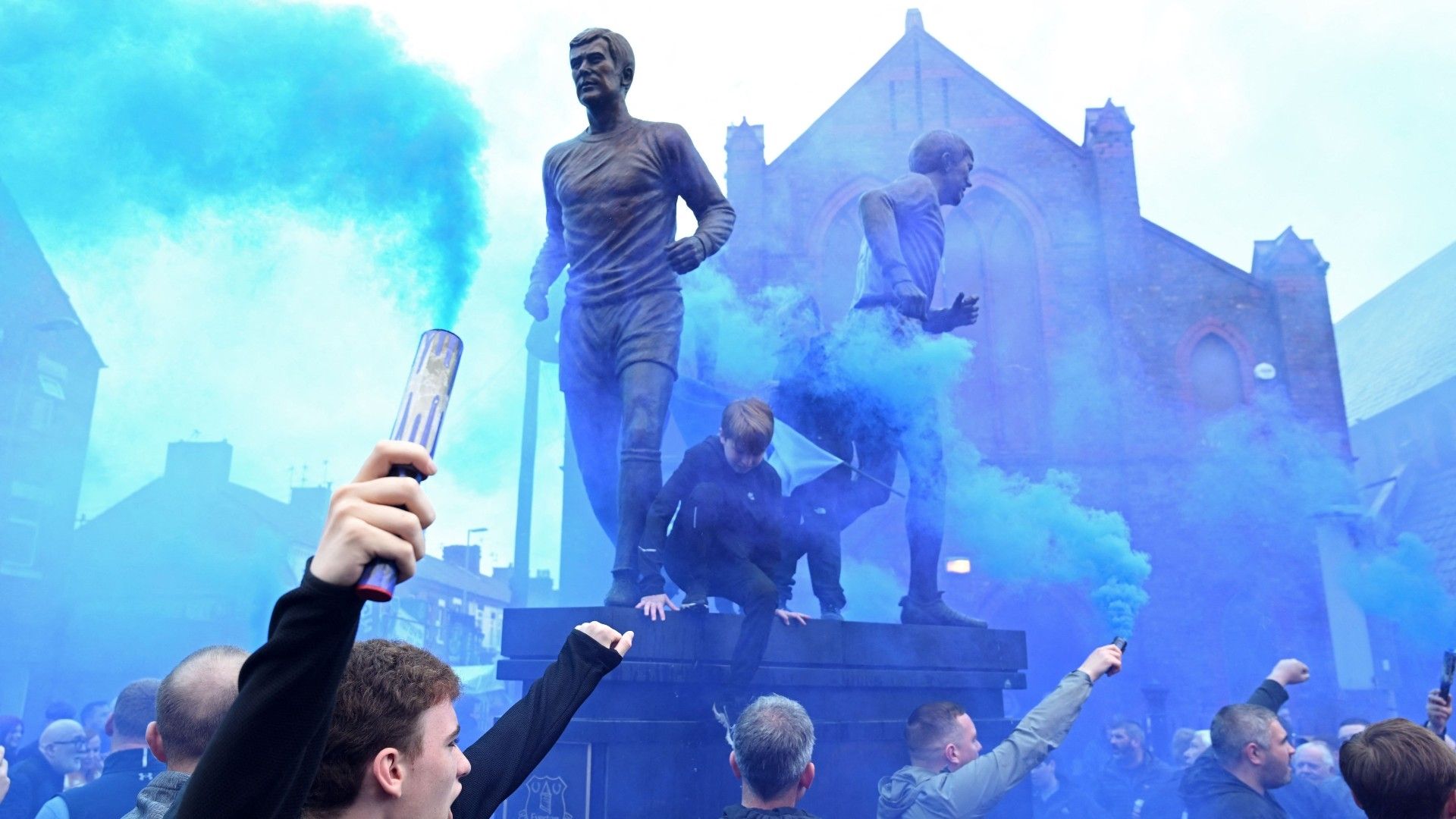 Everton fans flares Chelsea 2021-22