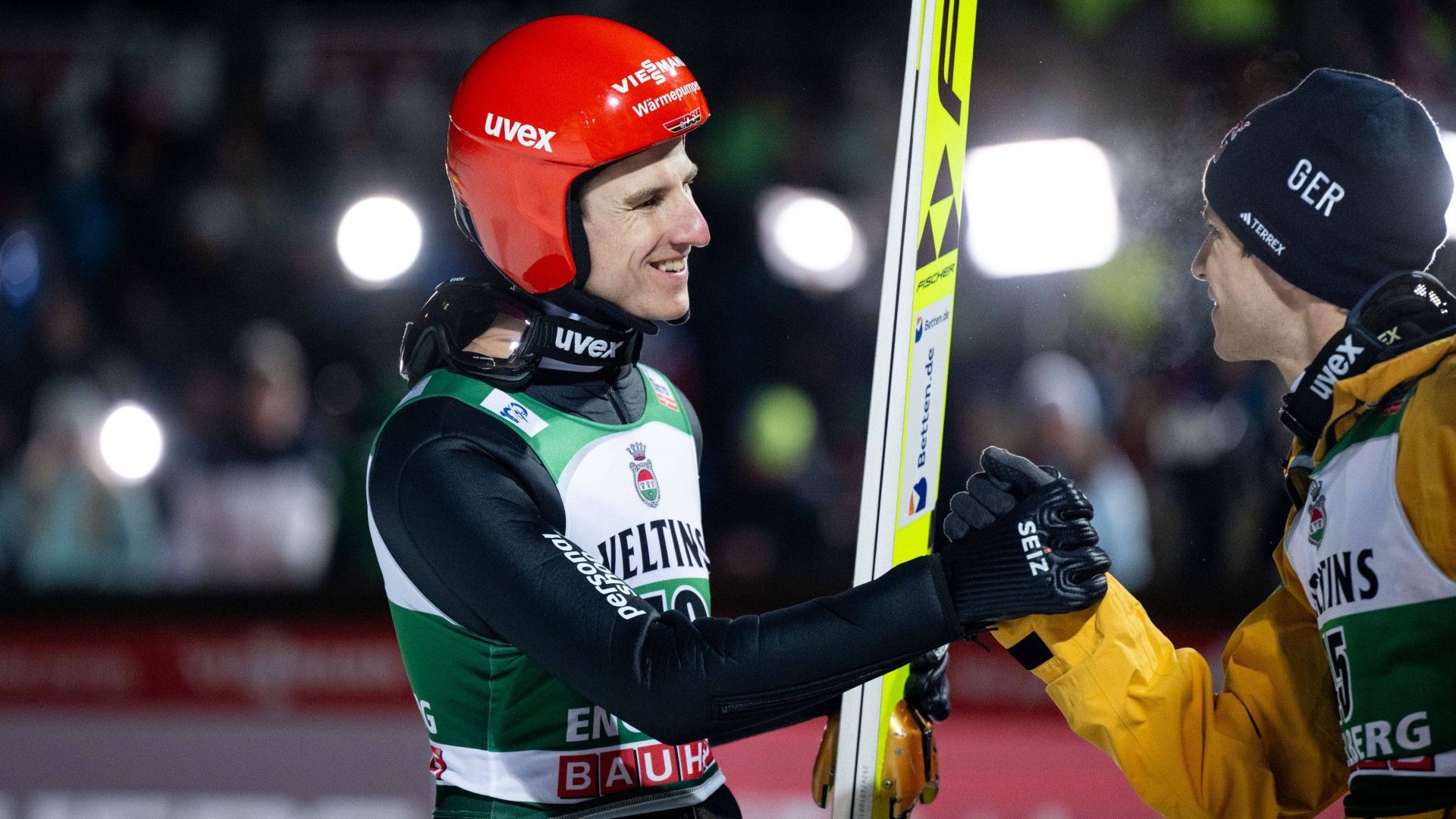 GEIGER Karl (Deutschland) zufrieden im Ziel klatscht mit WELLINGER Andreas (Deutschland)