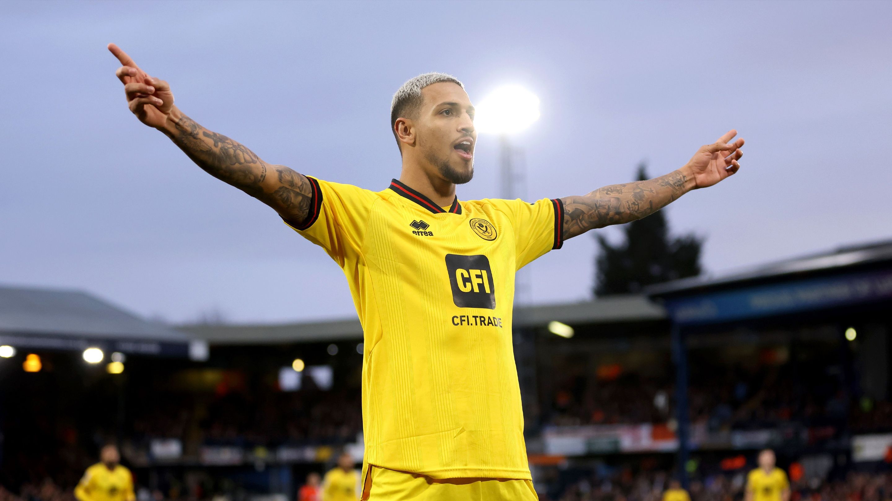 Luton Town v Sheffield United - Premier League