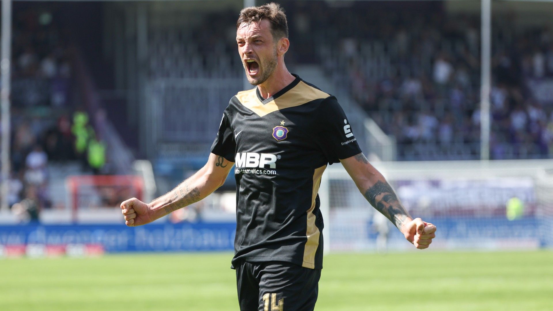 Boris Tashchy of Aue celebrates 