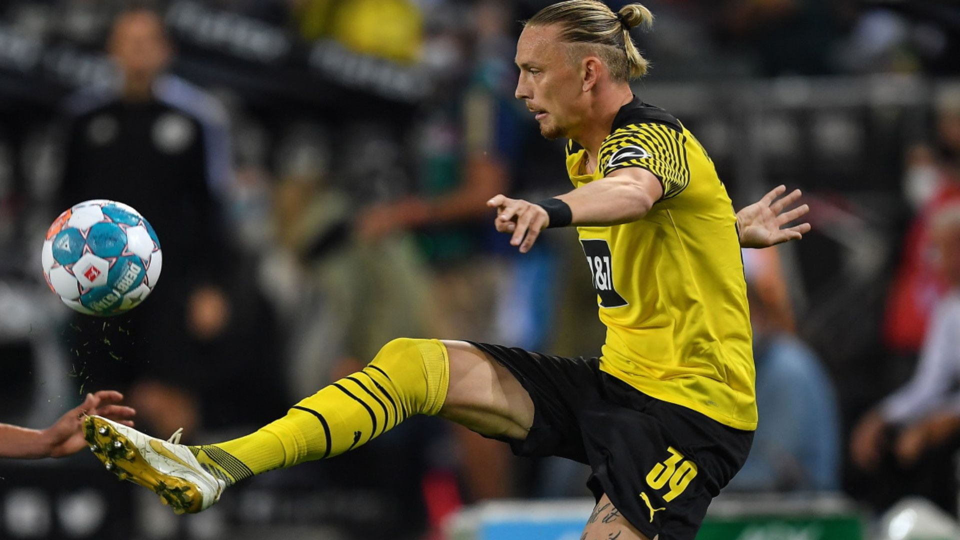 MARIUS WOLF BORUSSIA DORTMUND