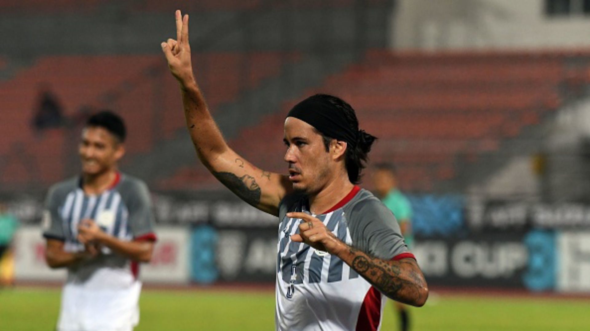 Carli De Murga - Filipina