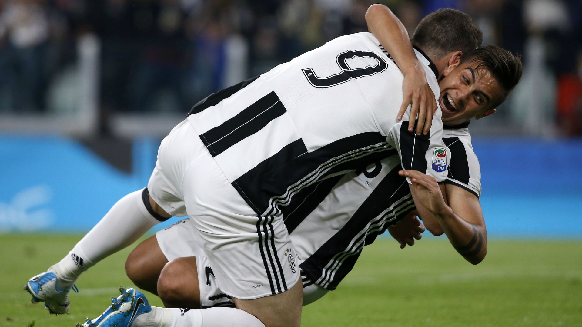 Gonzalo Higuain Paulo Dybala Juventus Chievo Serie A