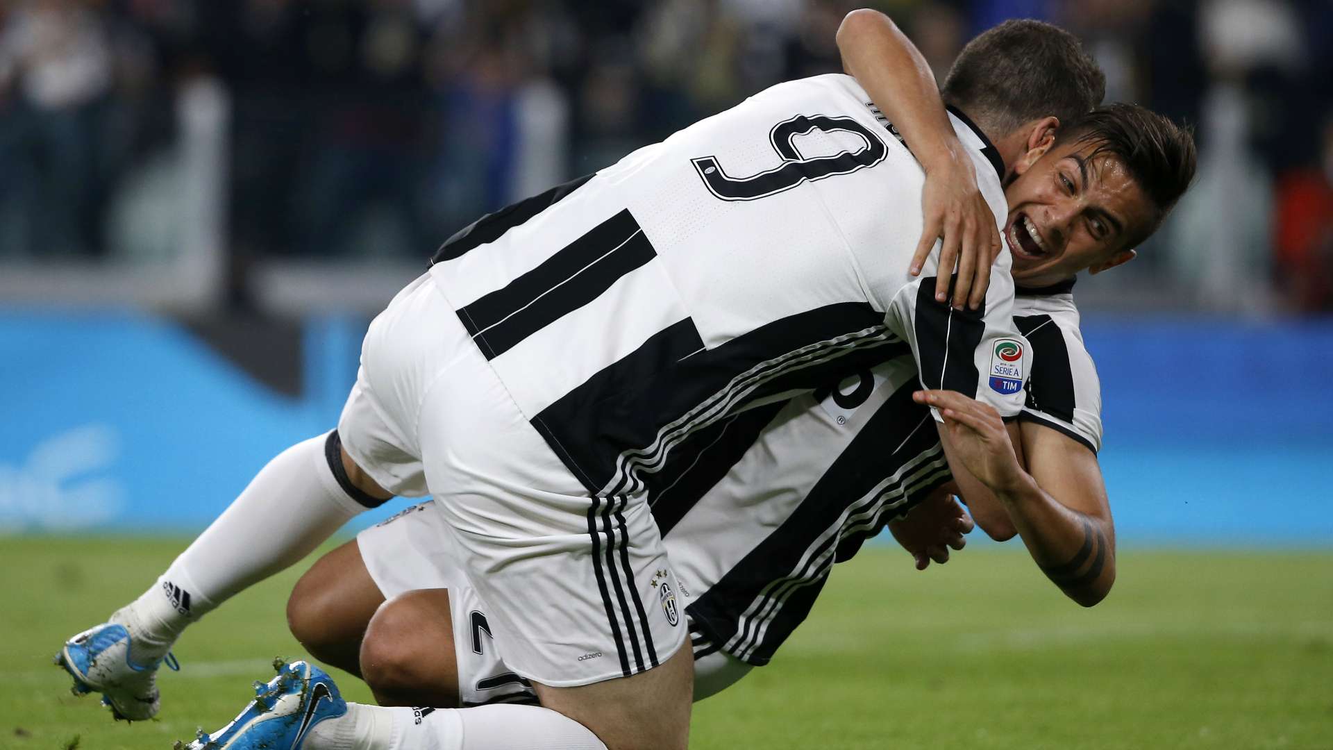 Gonzalo Higuain Paulo Dybala Juventus Chievo Serie A