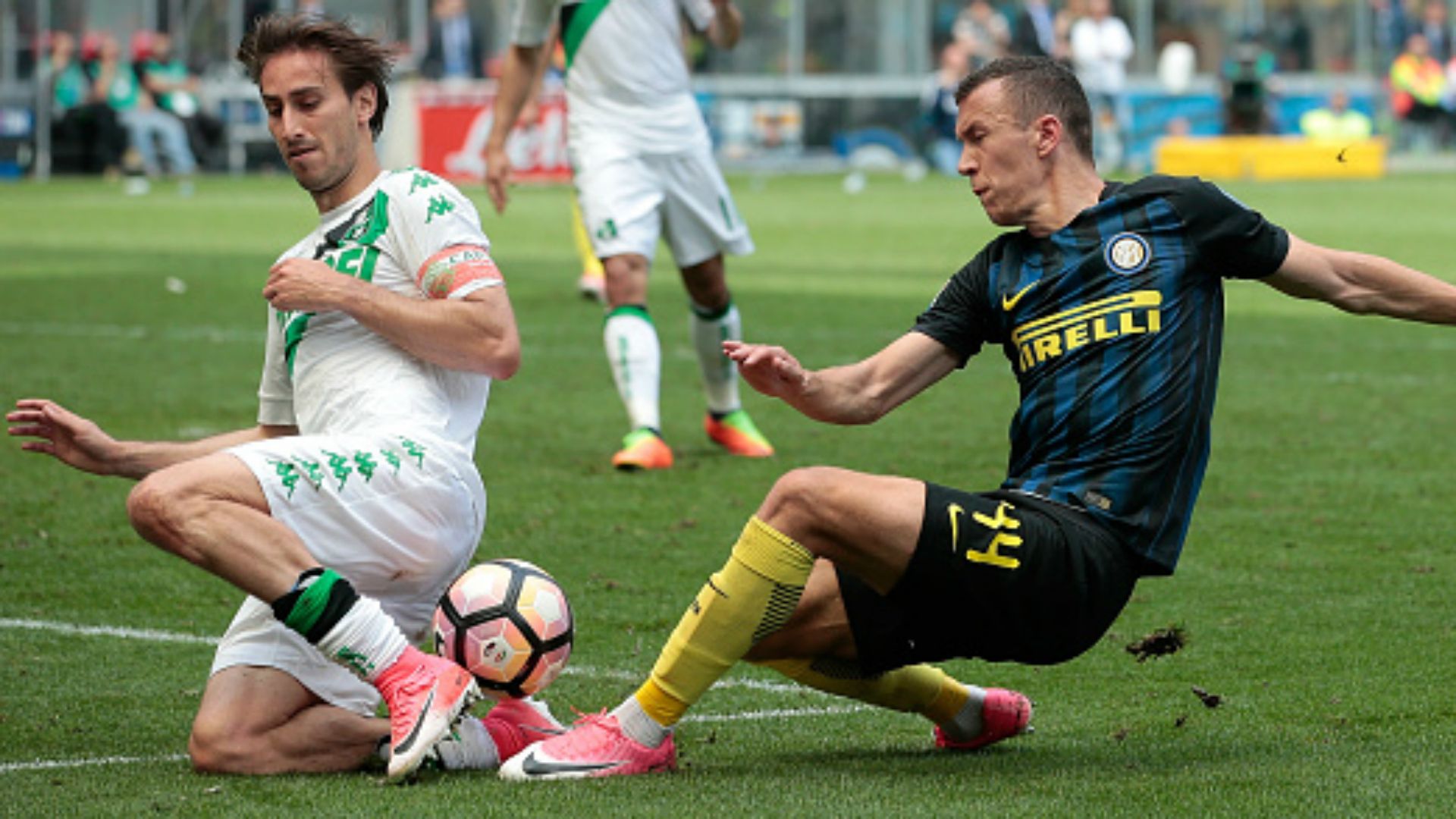 Ivan Perisic Simone Missiroli Inter Sassuolo Serie A