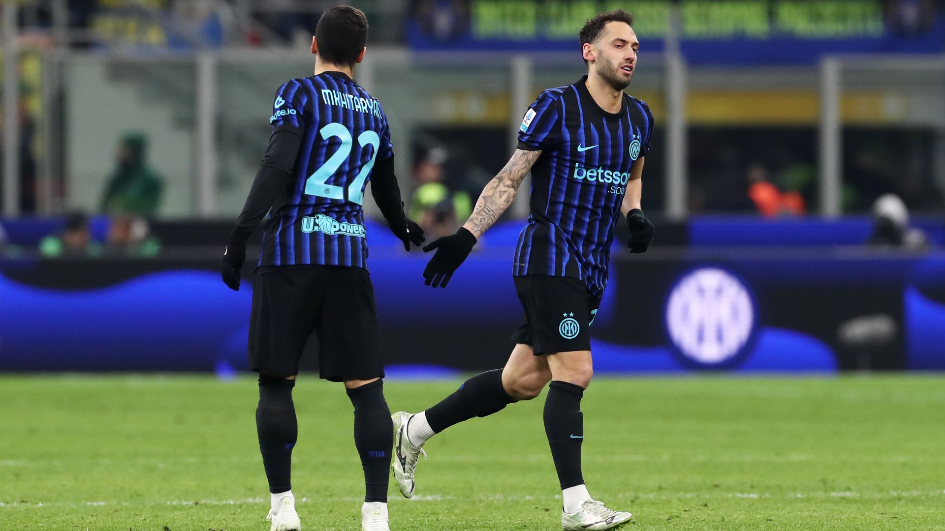 Hakan Calhanoglu Inter Napoli