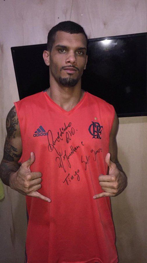 Ronaldinho signing inmates' shirt in Paraguayan prison