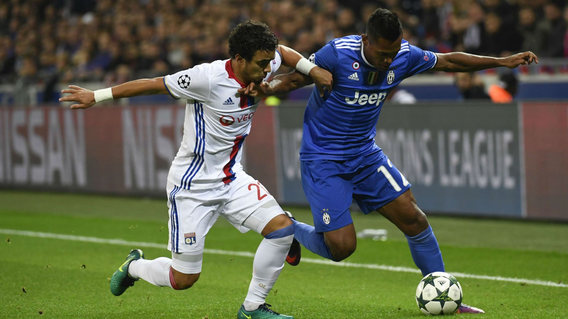Rafael Alex Sandro Lyon x Juventus Champions League 18 10 2016