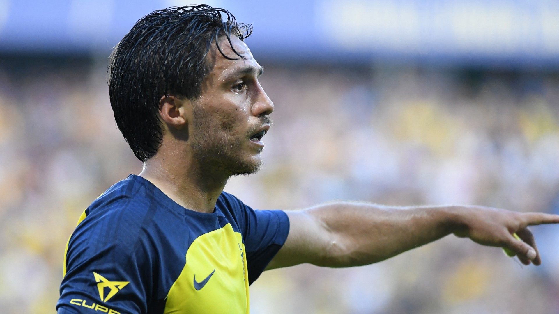 Union's Argentinian defender #05 Kevin Mac Allister gestures