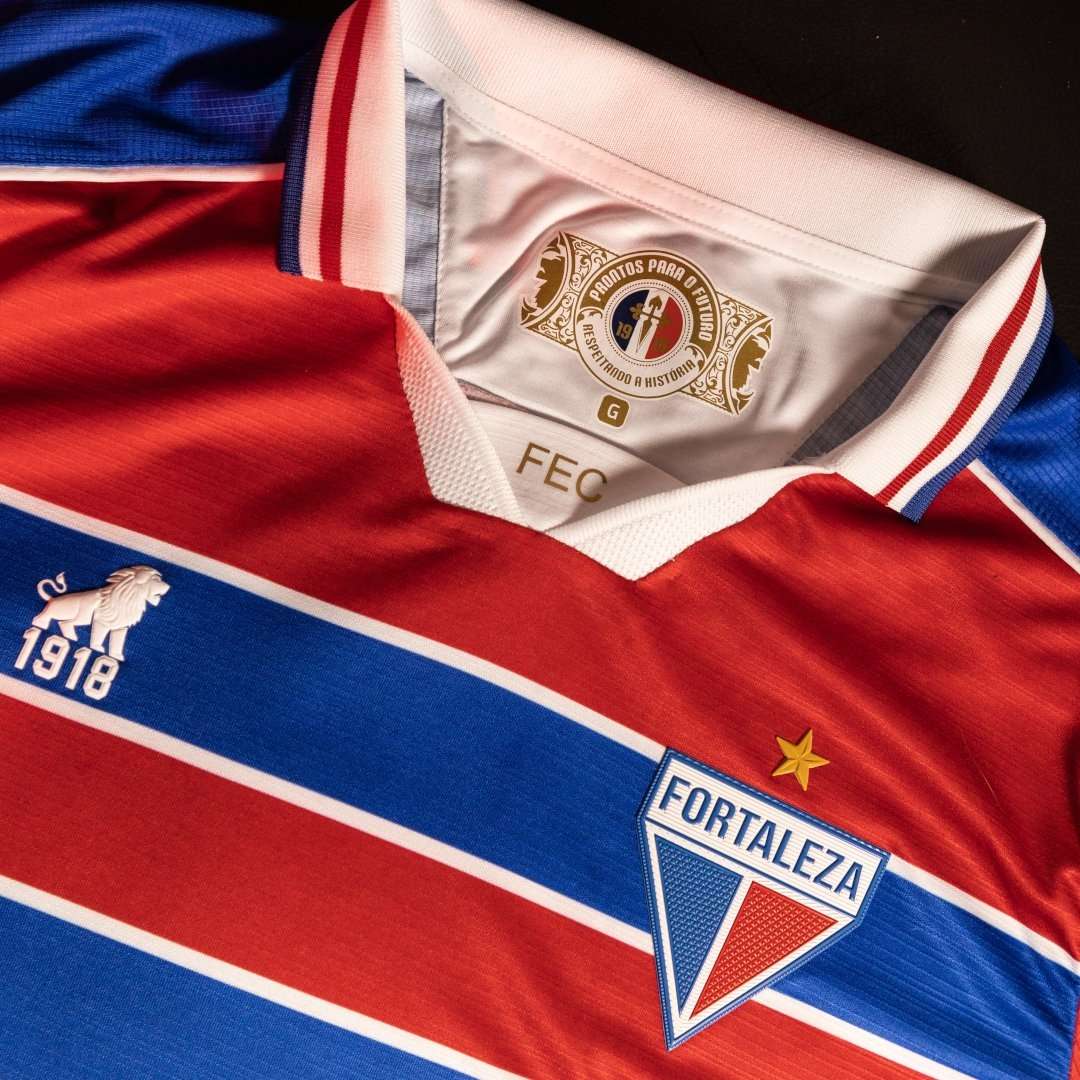 1:1 Detalhe da gola da nova camisa titular do Fortaleza, 2023