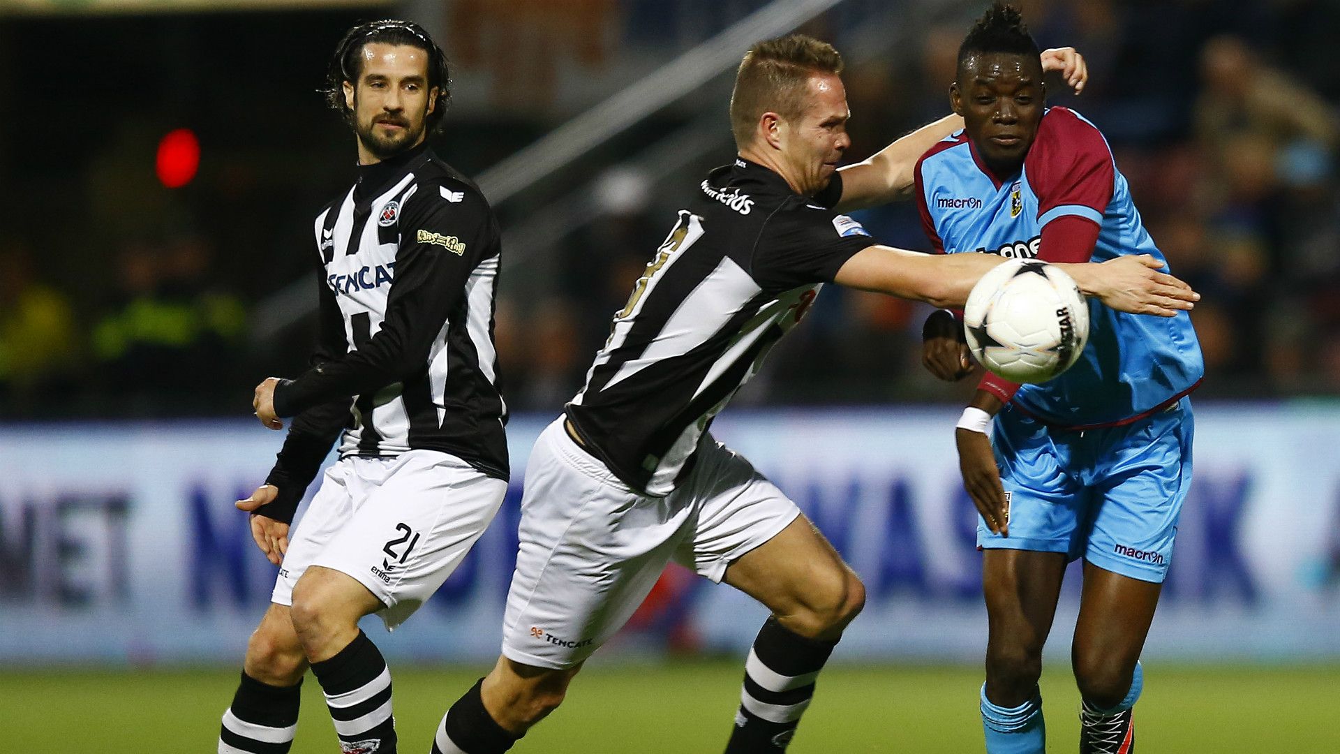 Bertrand Traoré Ramon Zomer Heracles Almelo Vitese 03072015
