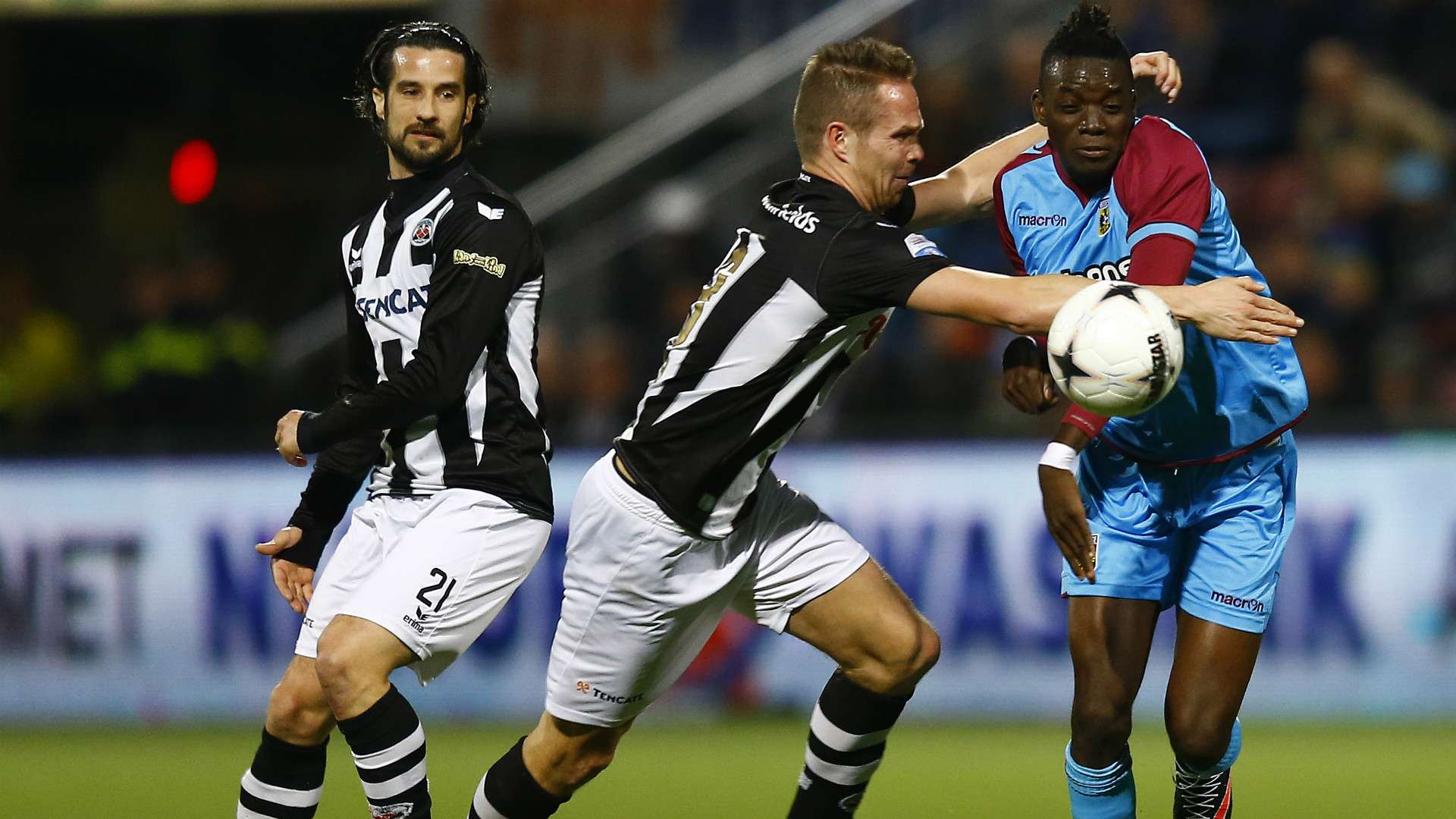 Bertrand Traoré Ramon Zomer Heracles Almelo Vitese 03072015