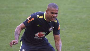 Douglas Costa Brazil 08112016