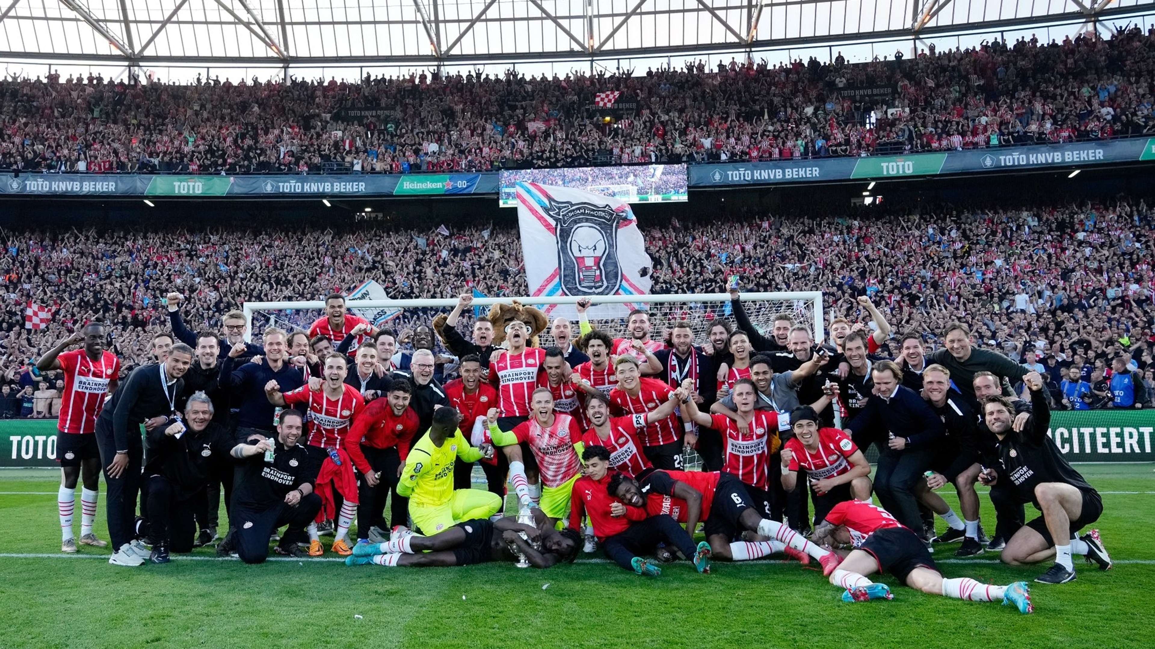 PSV Guti campeón Copa de Holanda