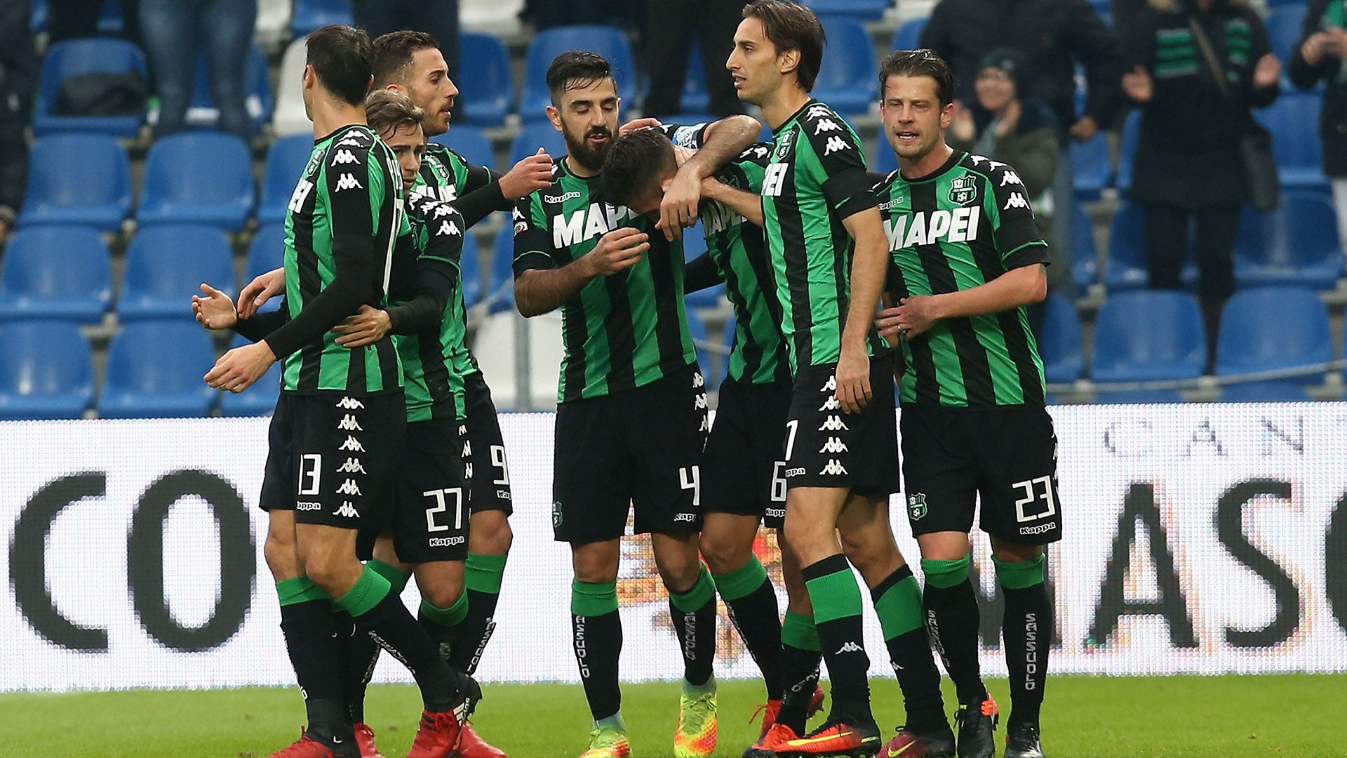 Sassuolo celebrating vs Empoli