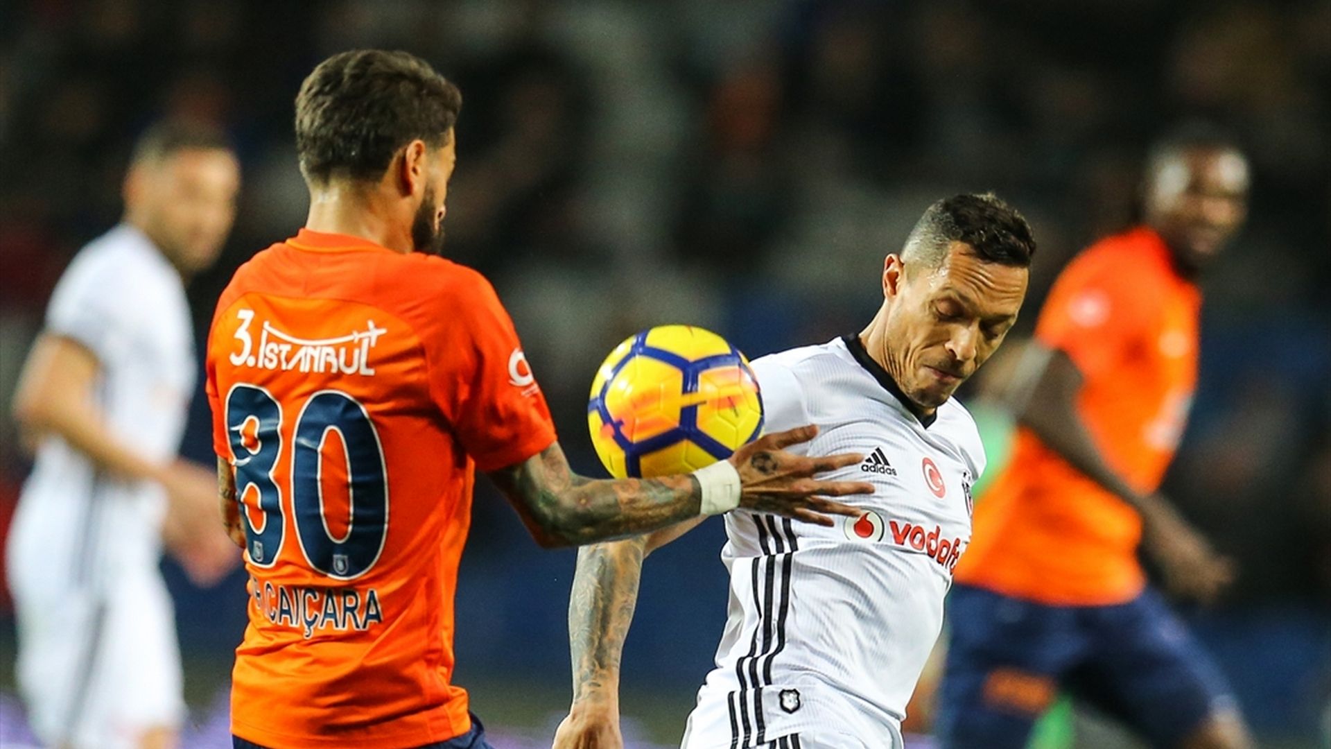 Caiçara Adriano Basaksehir Besiktas 3182018