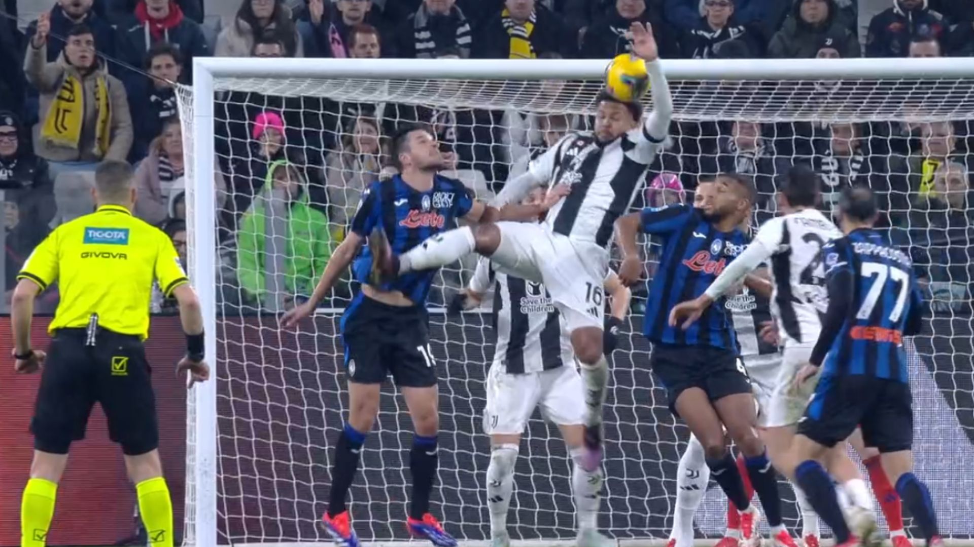 Moviola Juventus Atalanta McKennie