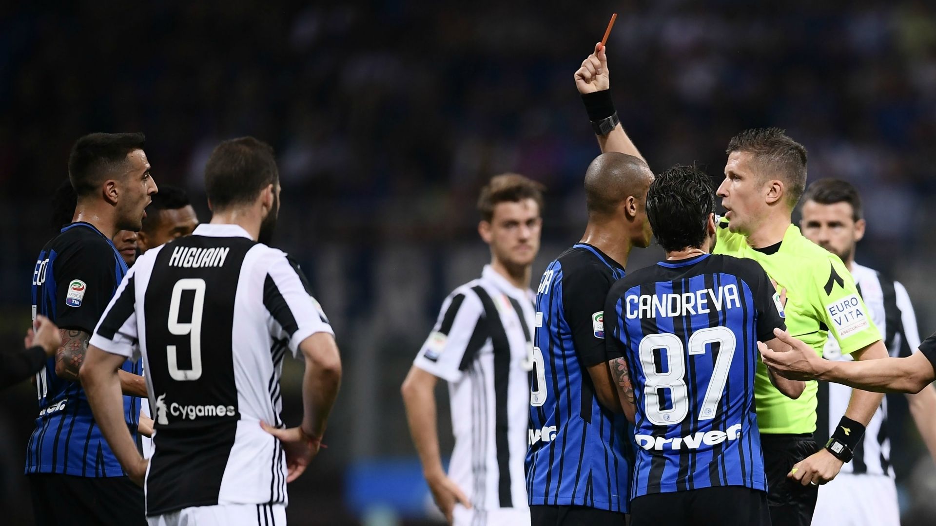 Matias Vecino sent off Inter Juventus Serie A 04282018