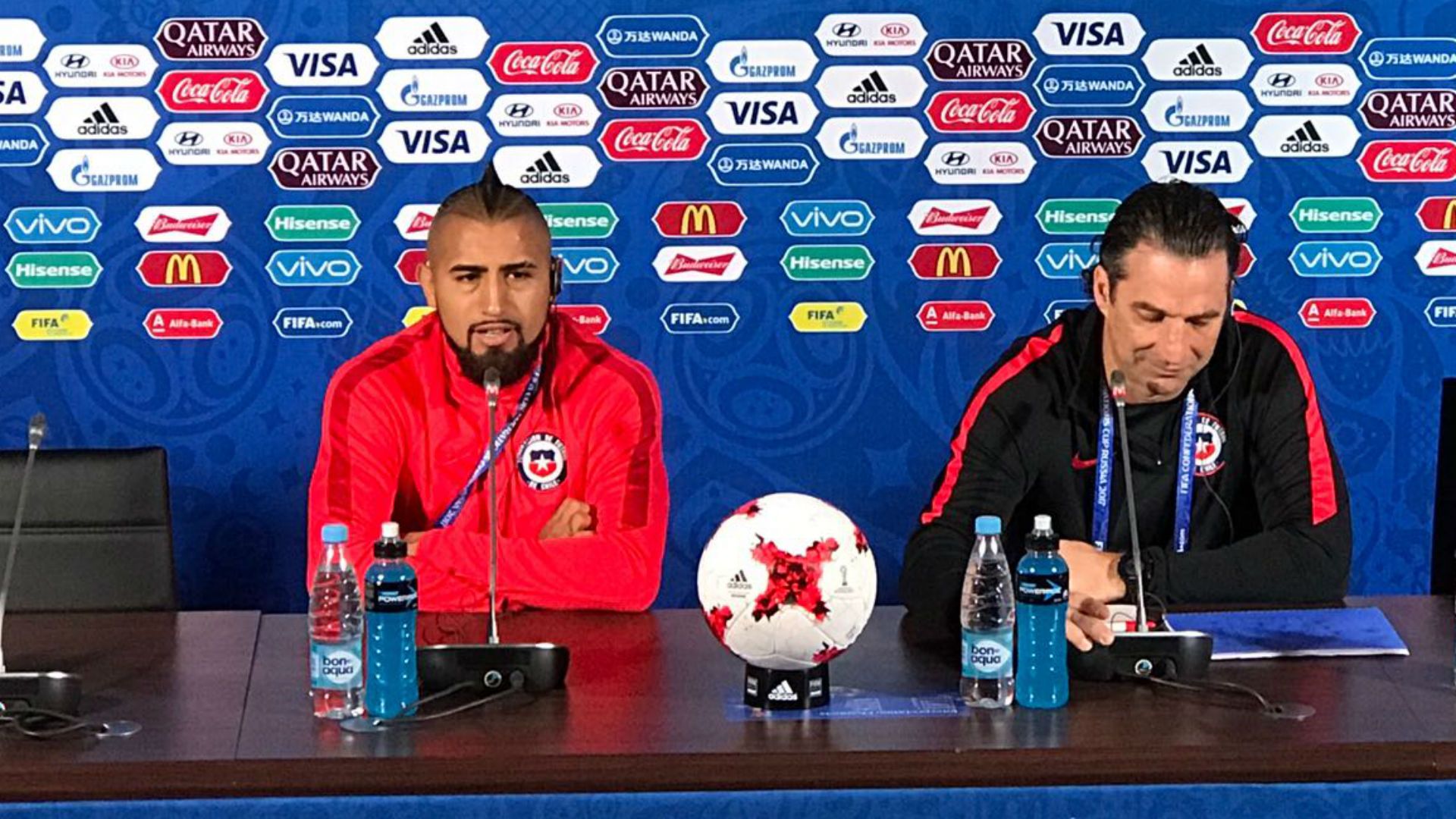 Arturo Vidal y Juan Antonio Pizzi Copa Confederaciones 2017