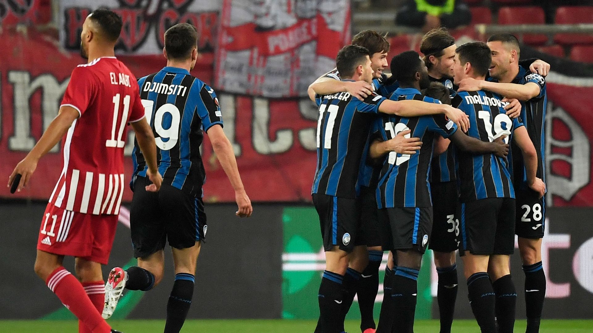 Malinovskyi celebrating Olympiacos Atalanta Europa League