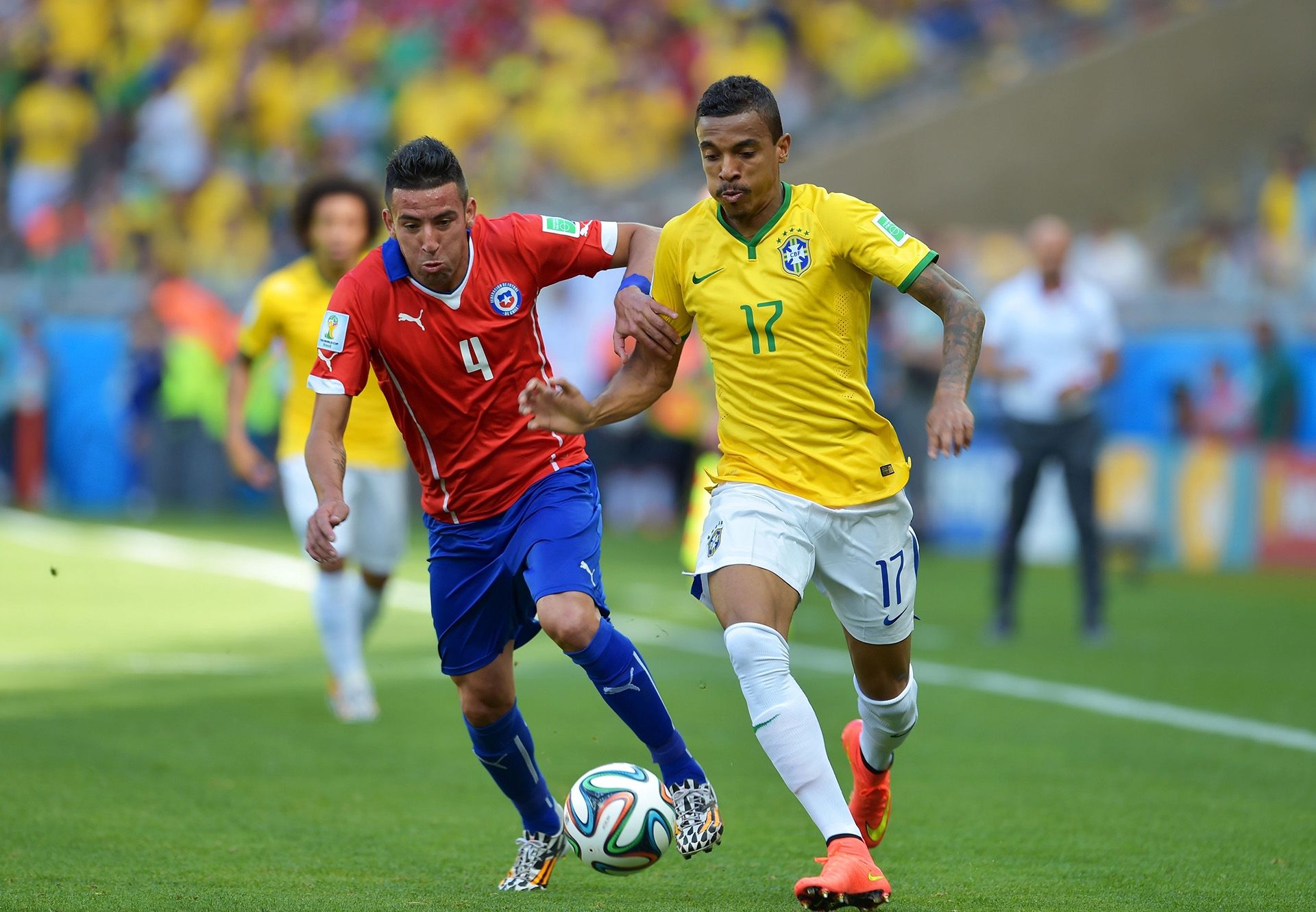 Luiz Gustavo Brazil Mauricio Isla Chile 2014 World Cup Last 16 06282014
