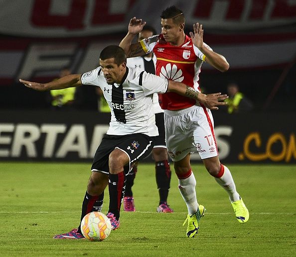 Emiliano Vecchio ante la marca de Juan Daniel Roa.