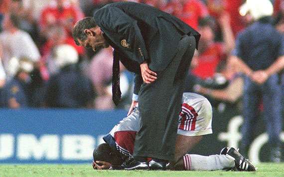 Samuel Kuffour ließ seinen Emotionen nach dem verlorenen Finale von 1999 freien Lauf