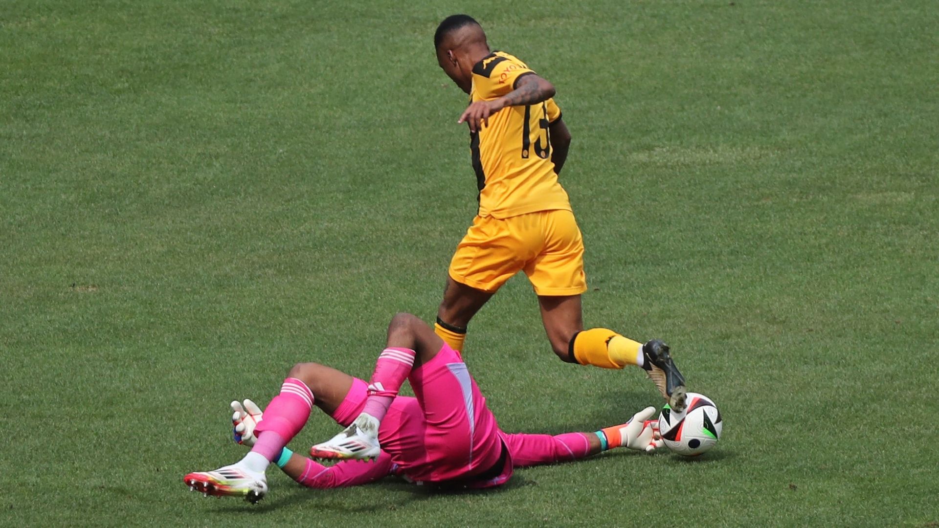 Nasreddine Nabi justifies shock Pule Mmodi decision during Kaizer Chiefs'  hammering by SuperSport United - 'If I had the chance to substitute six or  seven players, I could have done it... he
