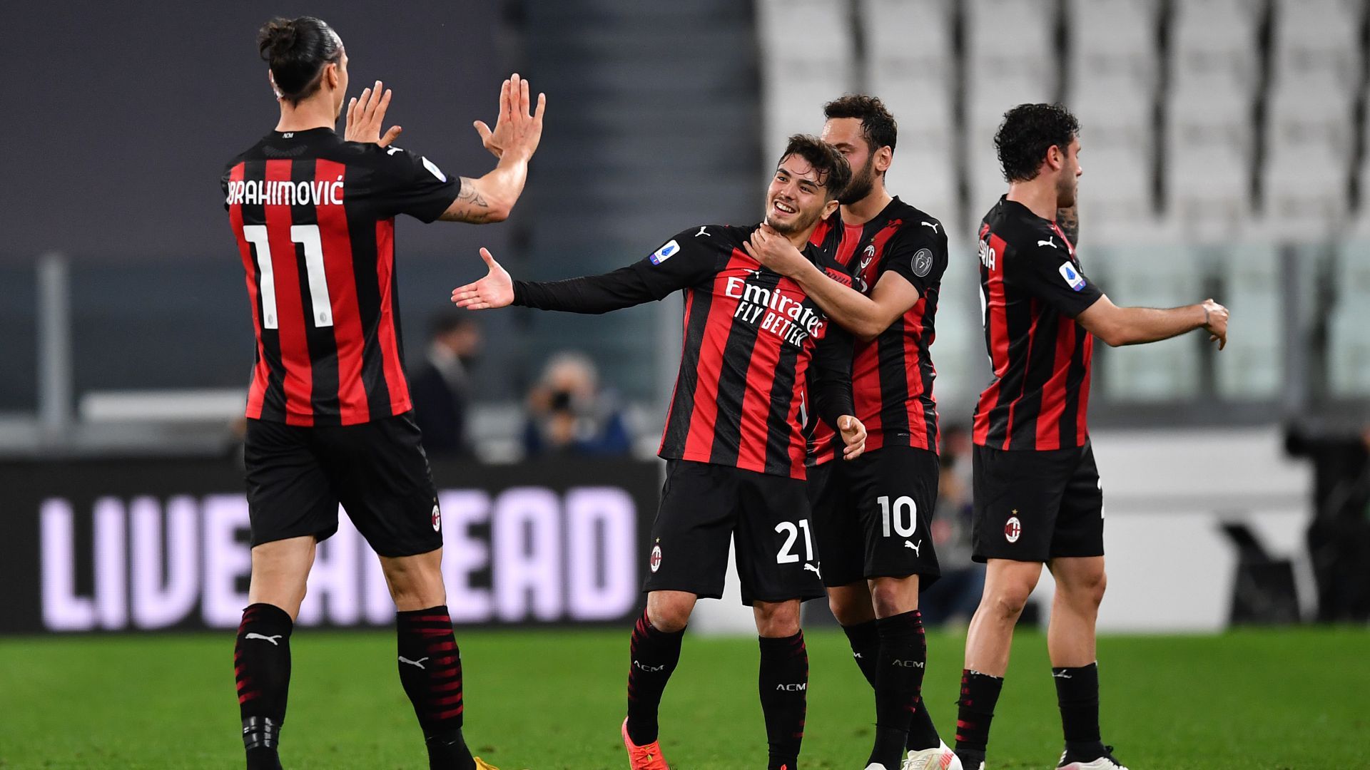 Milan players celebrating Juventus Milan Serie A