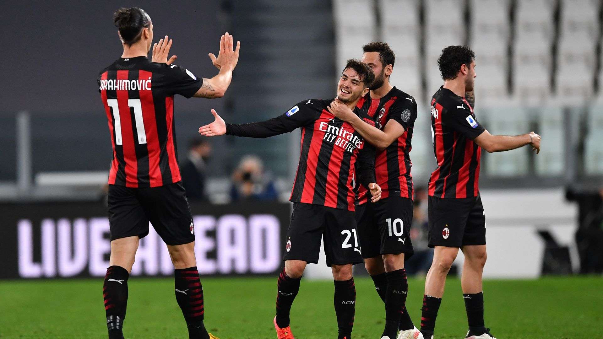 Milan players celebrating Juventus Milan Serie A