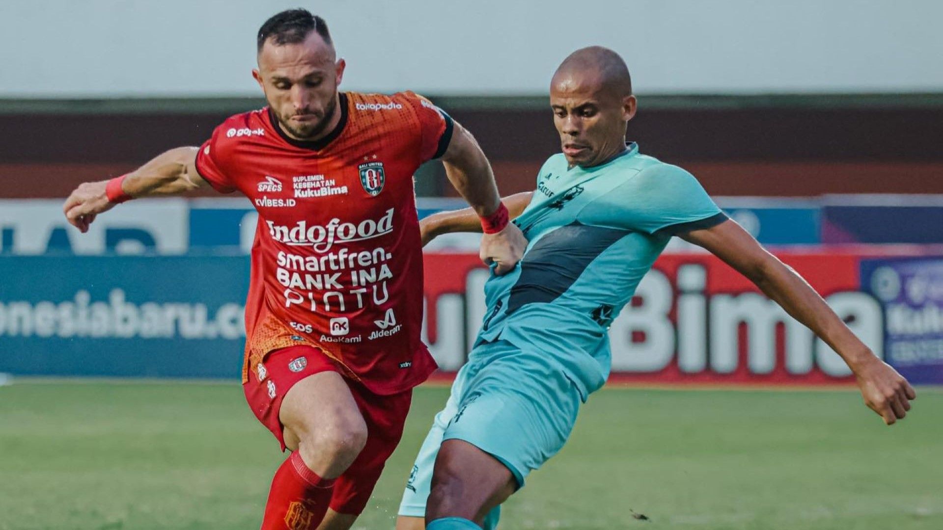 Ilija Spasojevic vs Cleberson - Bali United Madura United