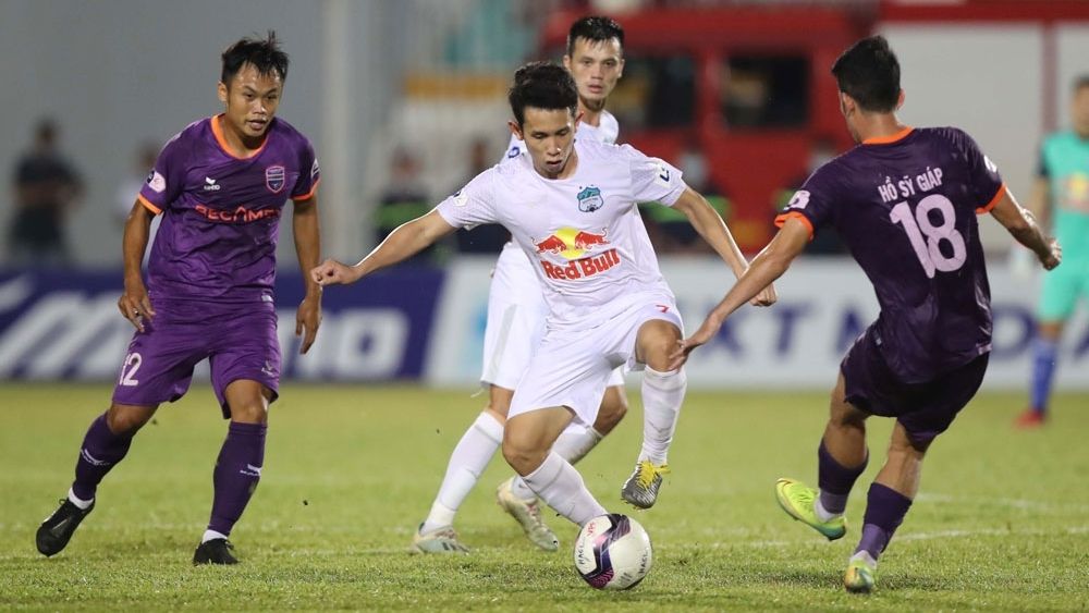 Nguyen Phong Hong Duy Tran Duy Khanh HAGL Hoang Anh Gia Lai vs Becamex Binh Duong 2021 V.League