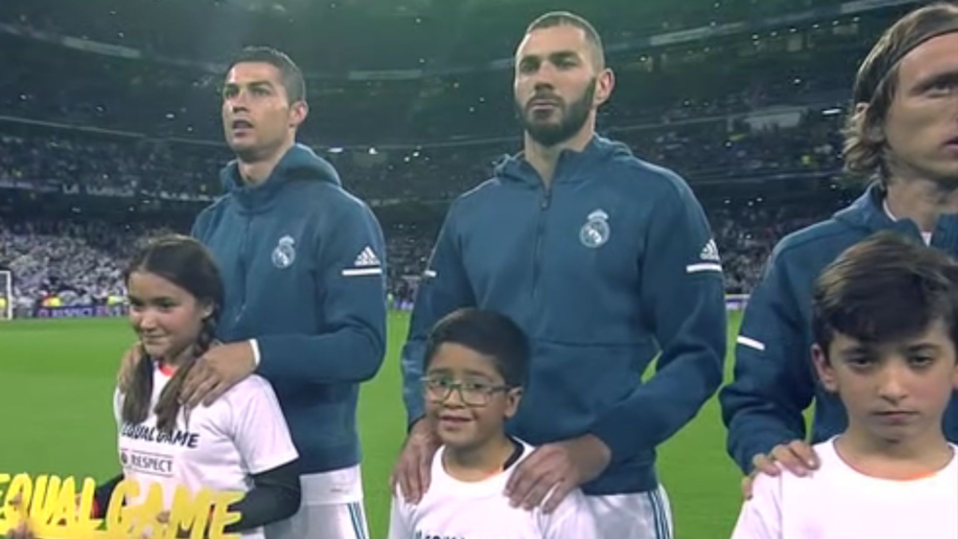 Cristiano Ronaldo cantando